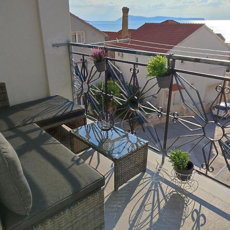 Seaview Suites Ondina Комижа Экстерьер фото