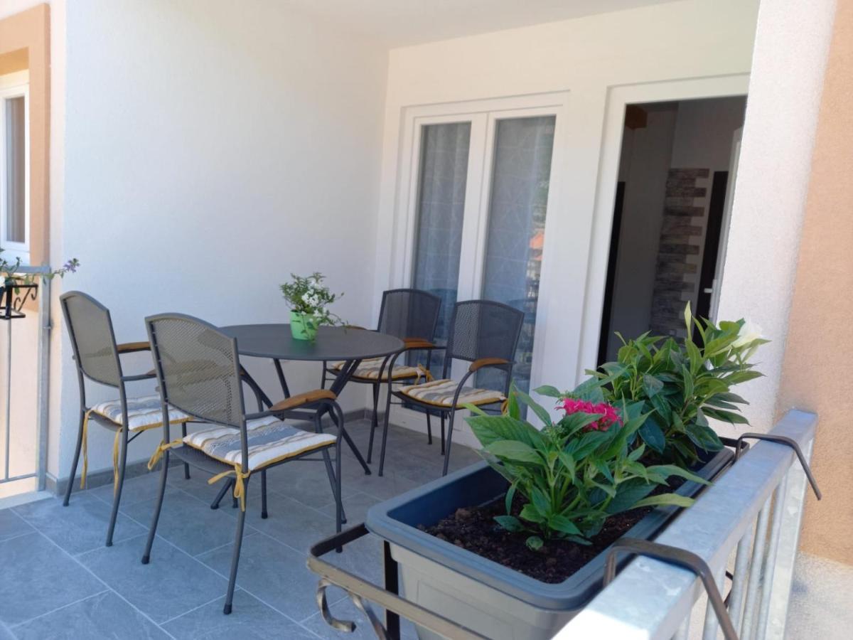 Seaview Suites Ondina Комижа Экстерьер фото