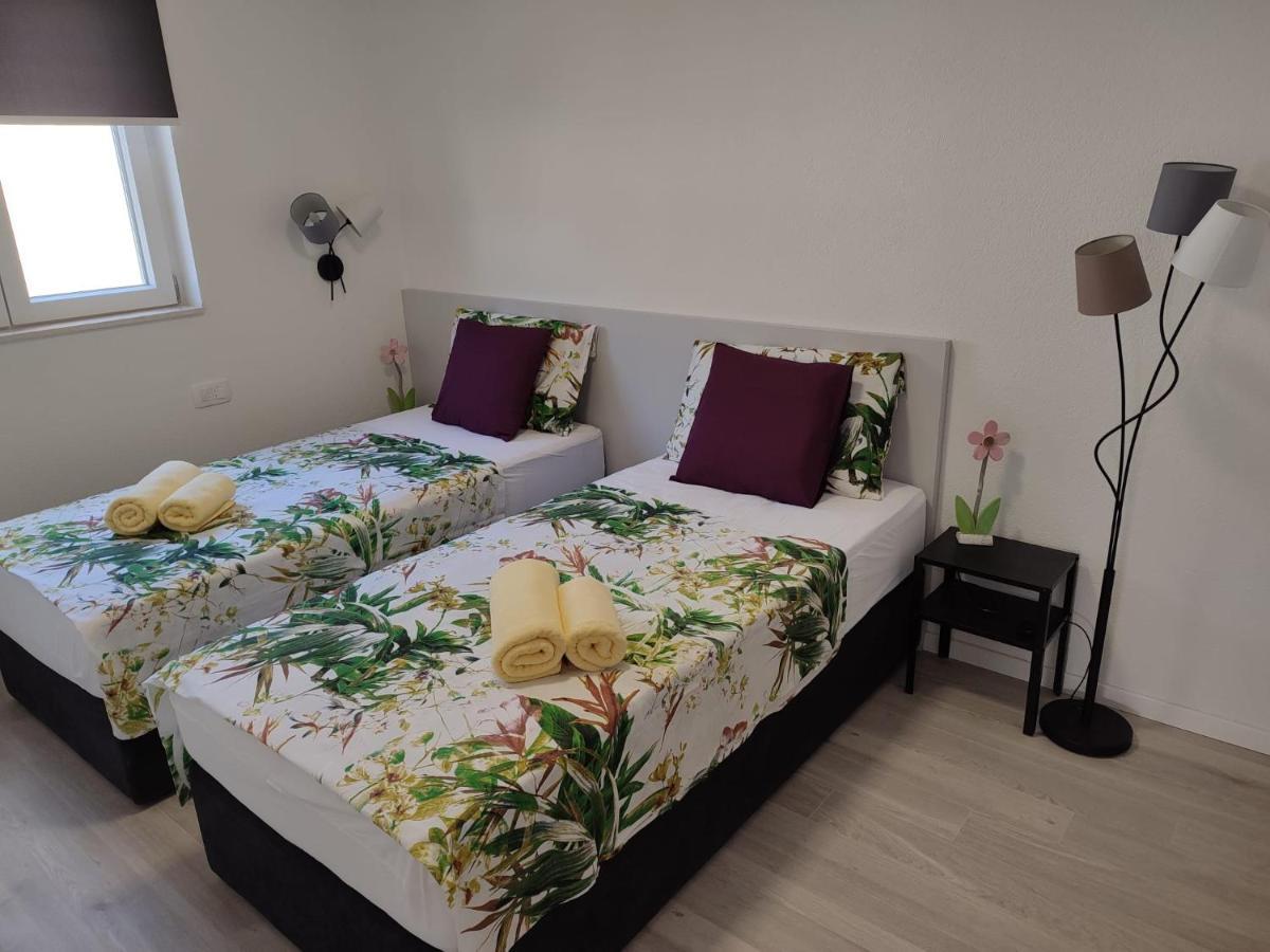 Seaview Suites Ondina Комижа Экстерьер фото