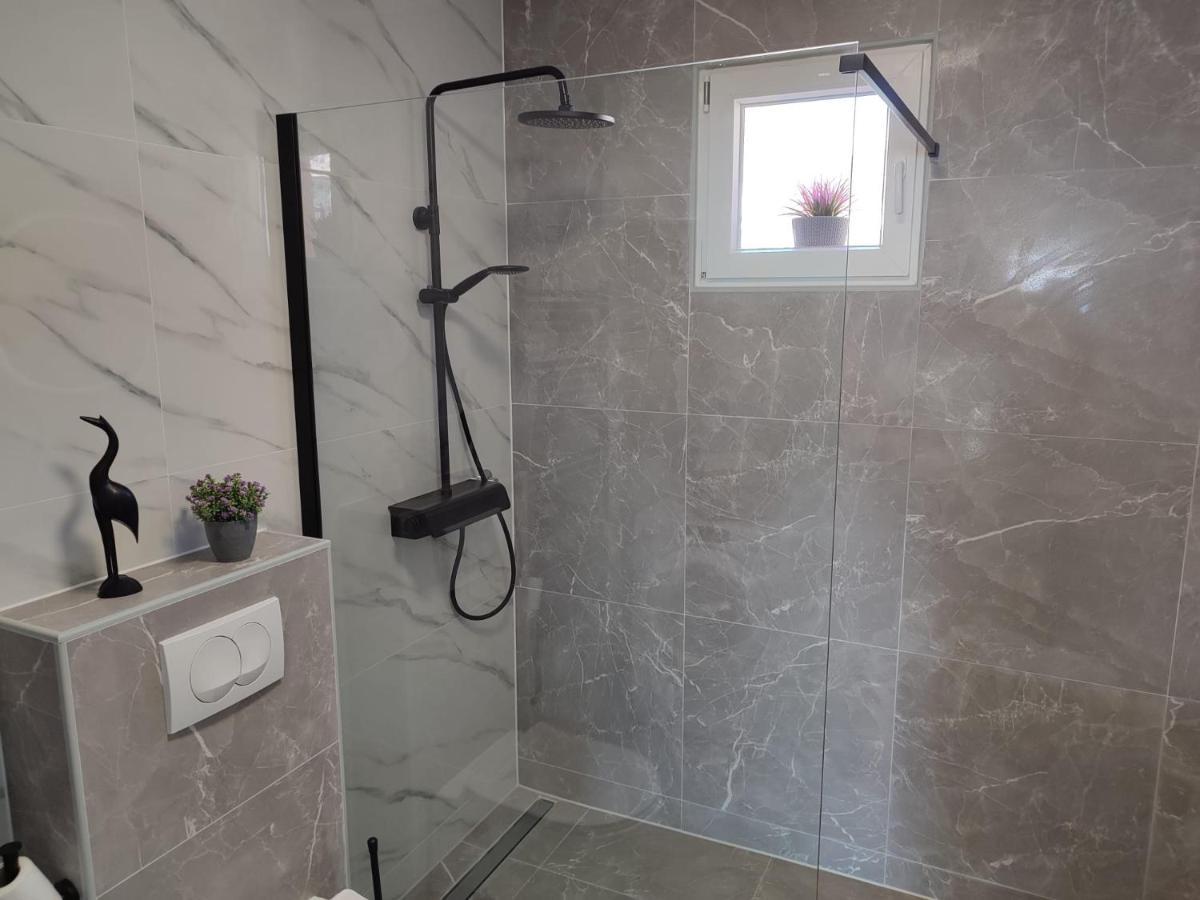 Seaview Suites Ondina Комижа Экстерьер фото